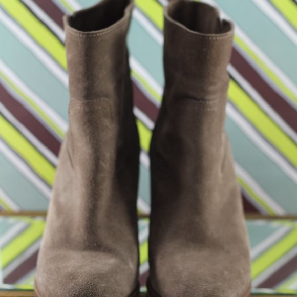 Carla Pitti Suede Leather Ankle Boots - Picture 16 of 16